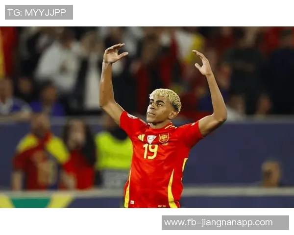 黎巴嫩球员解围失误送乌龙助攻萨尔多尔别克凌空抽射精彩破门